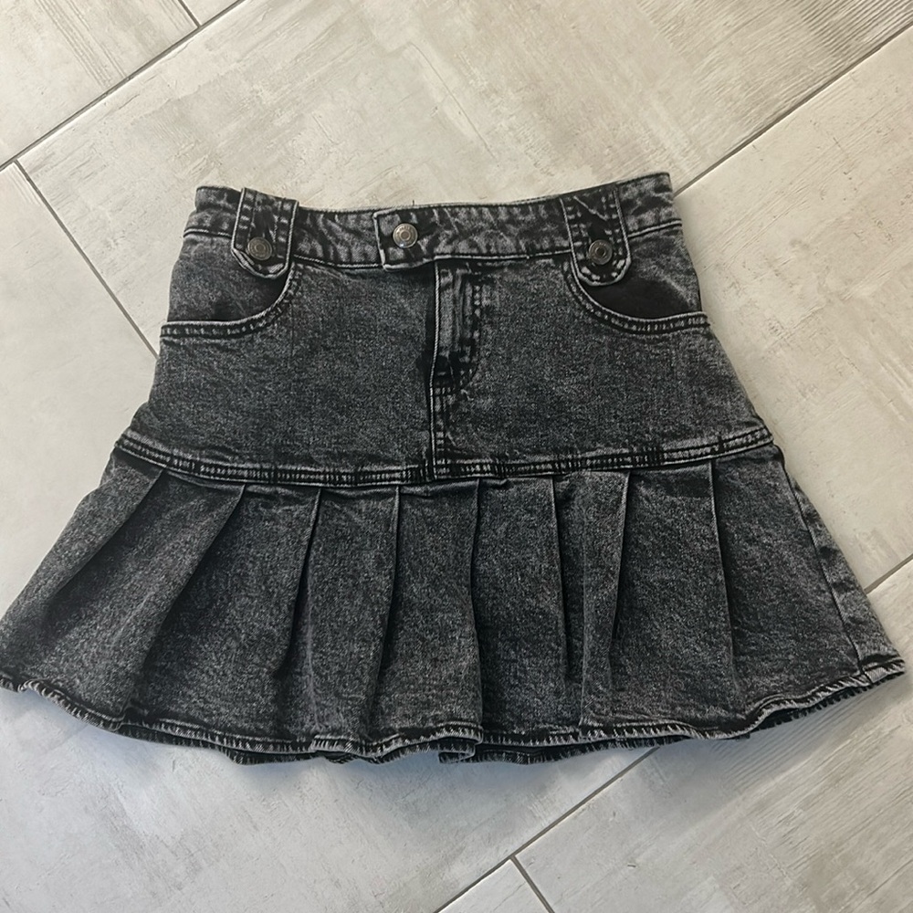 NWOT Black denim Wild Fable pleated skirt size 2